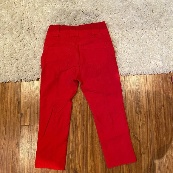 Red capris - Picture 9 of 12